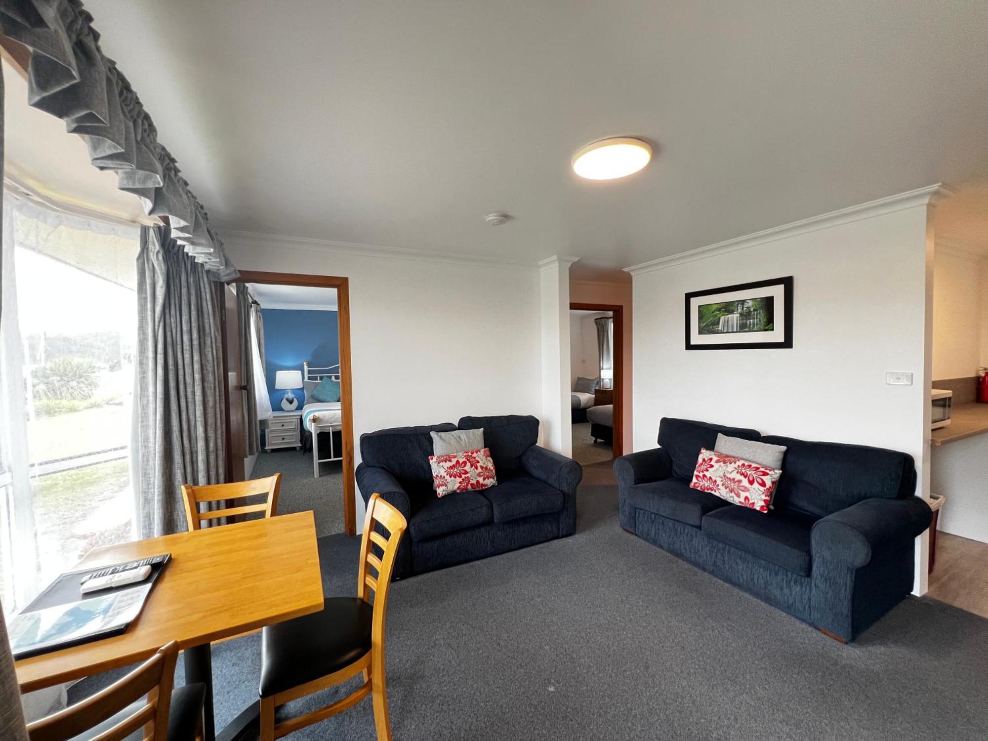 Regatta Point Tavern & Holiday Villas Strahan Exteriér fotografie