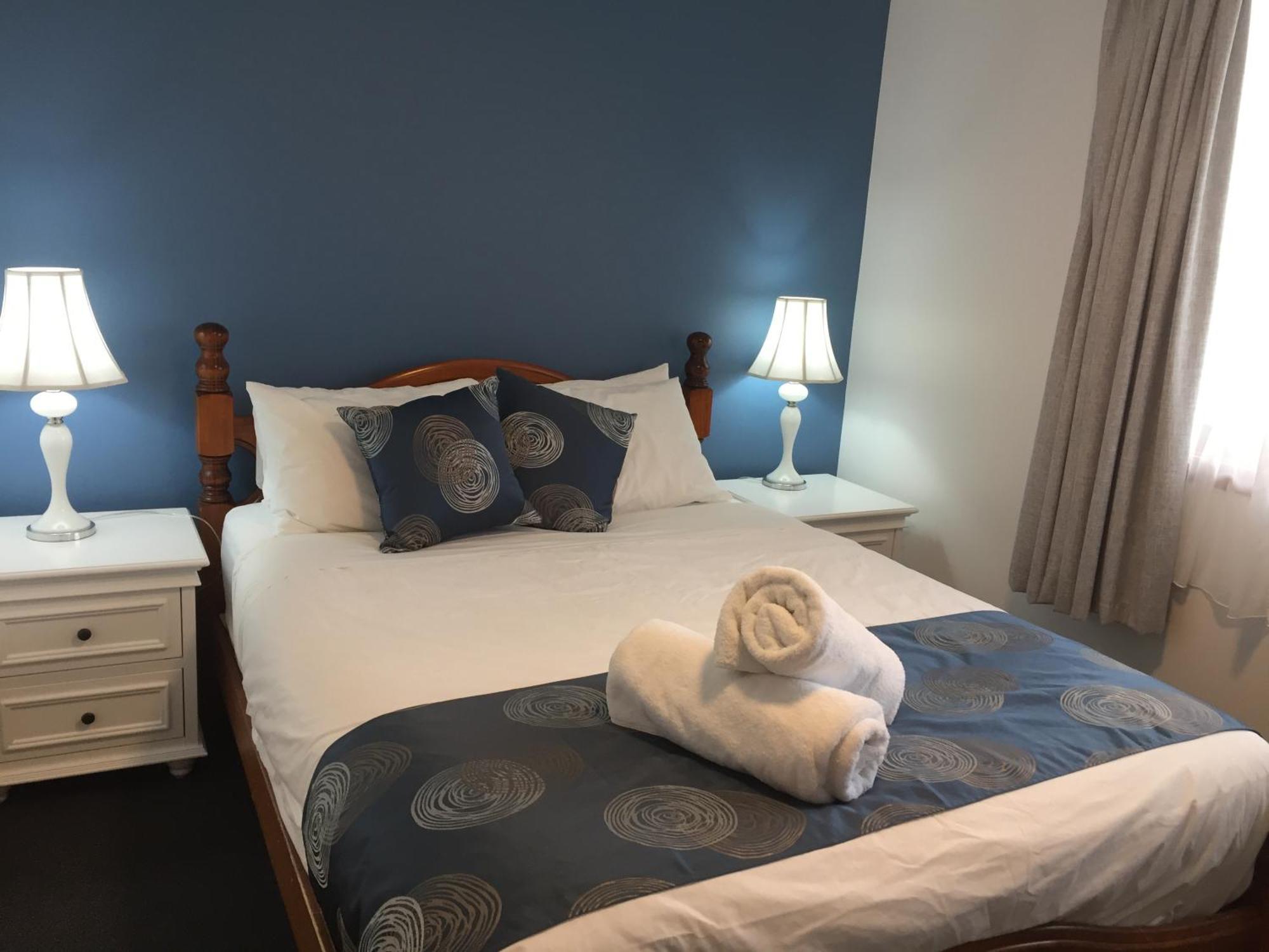Regatta Point Tavern & Holiday Villas Strahan Exteriér fotografie