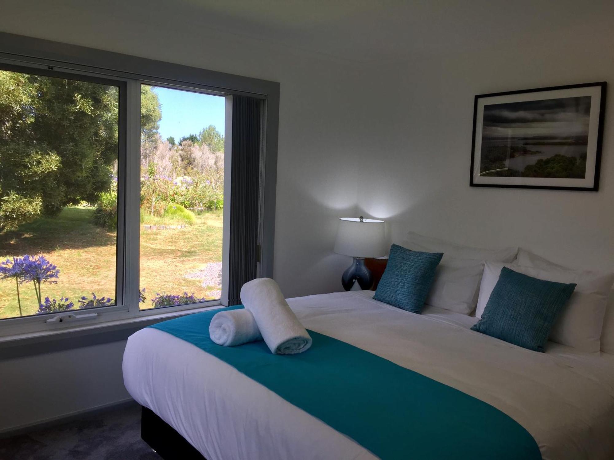 Regatta Point Tavern & Holiday Villas Strahan Exteriér fotografie