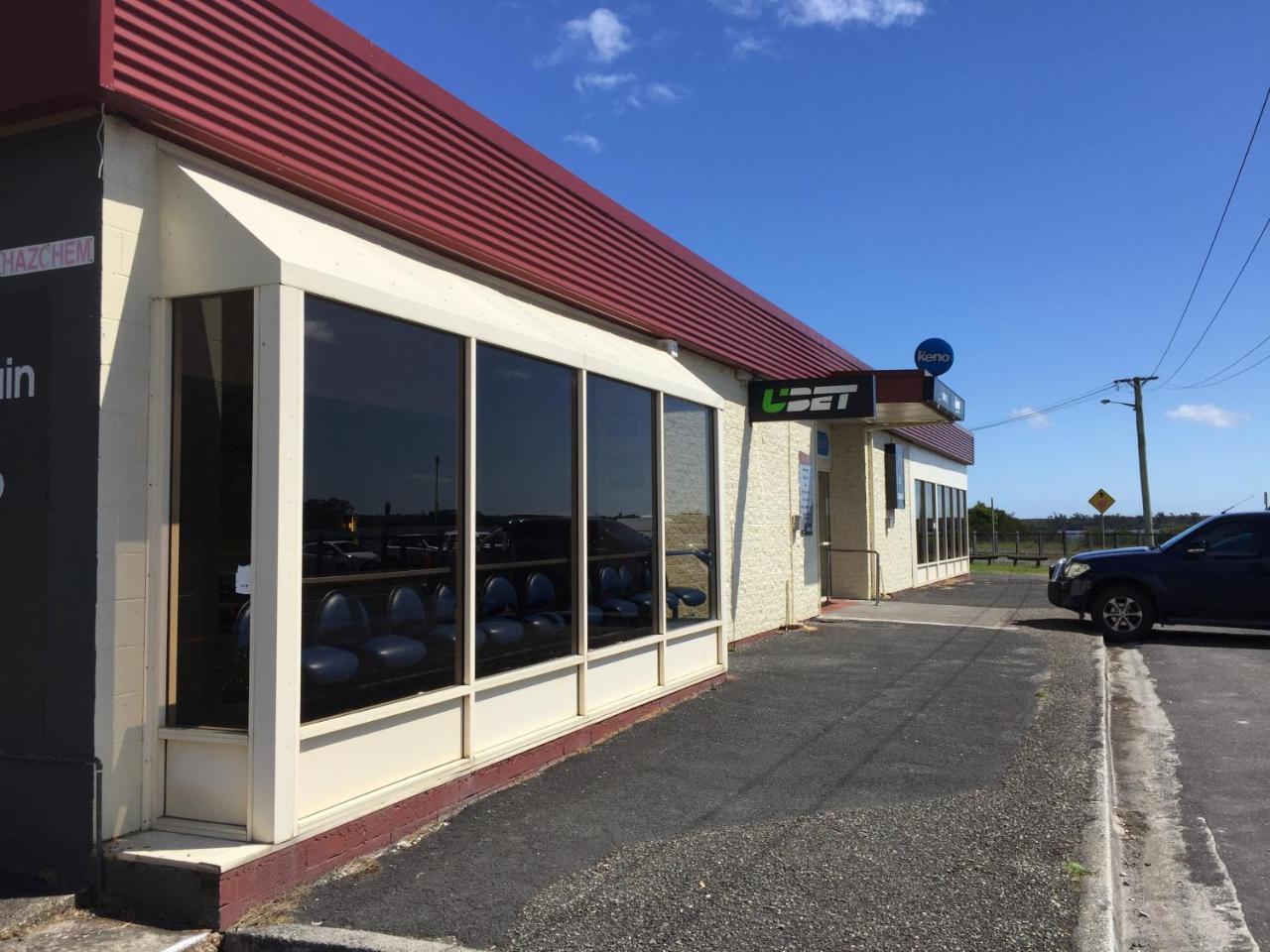 Regatta Point Tavern & Holiday Villas Strahan Exteriér fotografie
